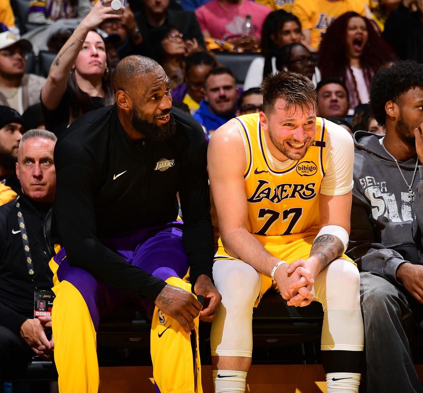 九游网页平台-洛杉矶湖人训练开放日，关键时刻回应争议引欢呼，德甲在即，临场指挥获称赞的简单介绍