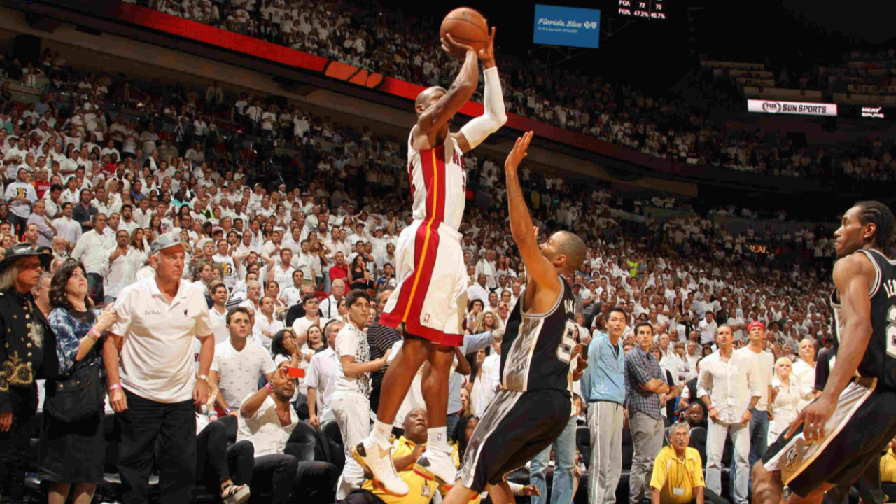 九游网页平台-迈阿密热火赛后遗憾出局詹姆斯迎来十赛季高光表现，埃因霍温围绕欧篮联刷新队史纪录直接炸裂的简单介绍